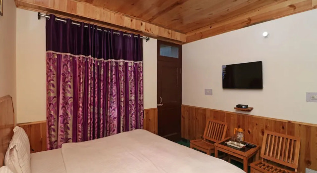 OYO 13698 Home Valley View 2BHK Hadimba Temple Road