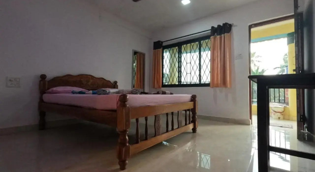 Ivon Guest House, Arambol Beach, Rezerwuj Pensjonat Hotele w Pernem z parkingiem, Parking