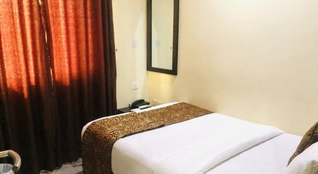 Villa Angelia Hotel Annex, Book Hotel Okunola 