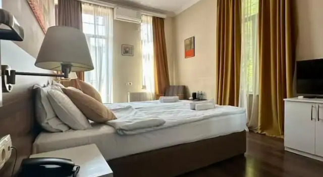 Двухместный номер Standard с балконом и с видом на город Point Boutique Hotel