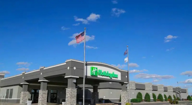 Четырёхместный номер Standard Holiday Inn Fargo by IHG