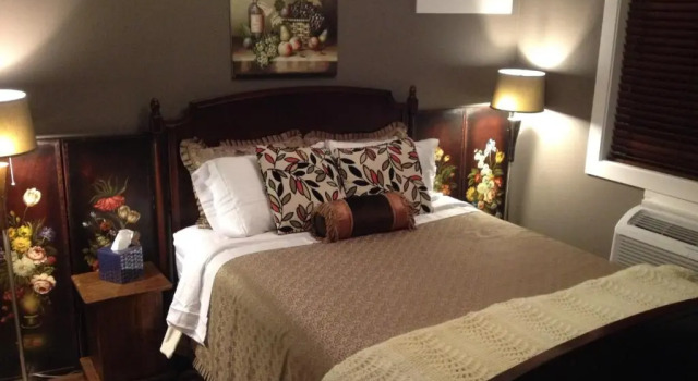 Люкс с балконом Brookside Inn Boutique Hotel