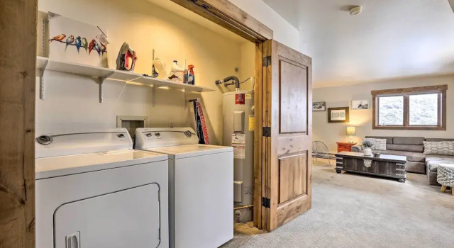 Апартаменты с 3 комнатами с балконом Frisco Home w/ Mountain Views: Walk to Main St!