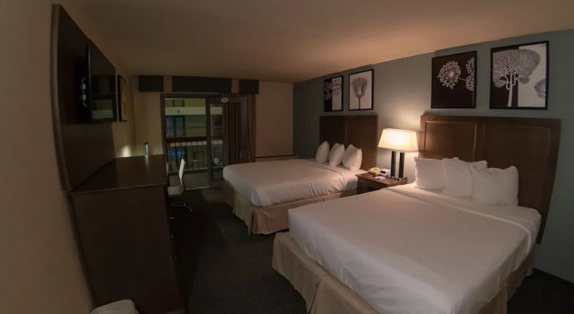 Четырёхместный номер Standard с красивым видом из окна Baymont by Wyndham Shakopee