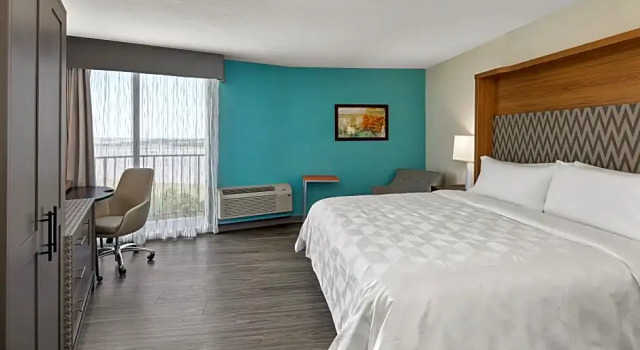 Четырёхместный номер Standard с красивым видом из окна Holiday Inn Charleston-Riverview by IHG