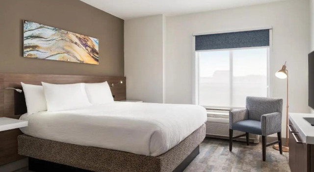 Двухместный люкс c 1 комнатой Hilton Garden Inn Charlotte/Ayrsley
