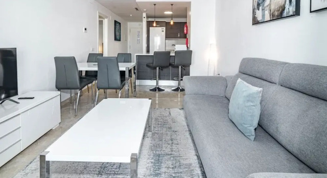 Jm2.b2 - Modern 2 Bed apt With Amazing sea Views, Забронировать Отель Отели Манилва с парковкой, Парковка