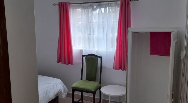 Denobase Pub & Grill Milimani, Prenota Bed & breakfast Nairobi CBD Nairobi