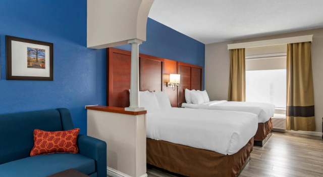Четырёхместный люкс Comfort Suites St Charles-St Louis