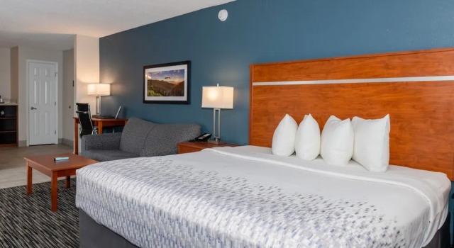 Двухместный номер Standard с балконом Twin Mountain Inn & Suites