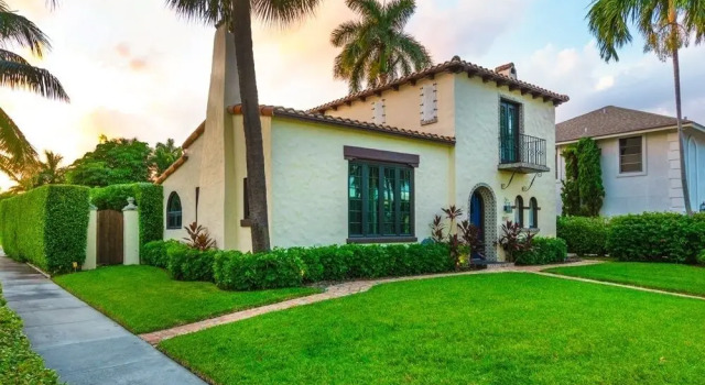 New Listing! Enchanting Spanish-style 4 Bedroom Home, Rezerwuj Hotel Hotele w Palm Beach County z basenem, Basen
