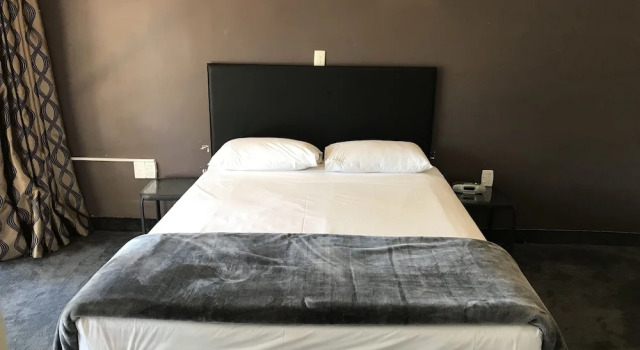 Семейный люкс с балконом Ascot Epsom Motel
