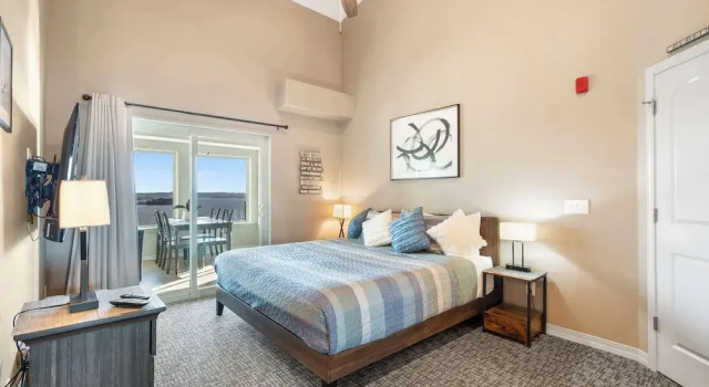 The Lakeview Penthouse 10ppl, Забронировать Апартаменты/квартира Отели Table Rock Lake с парковкой, Парковка