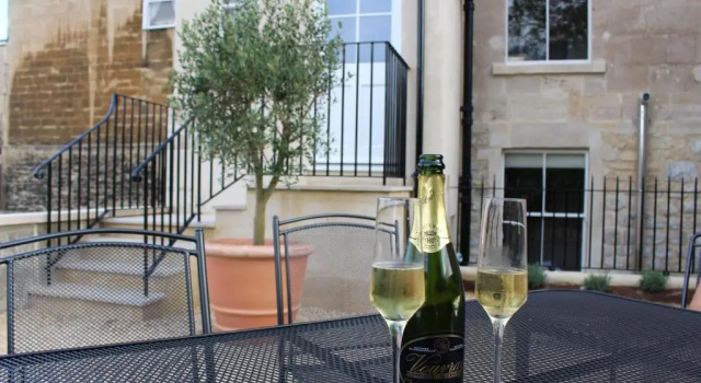 Апартаменты Garden Apartment - 11 Southcot Place