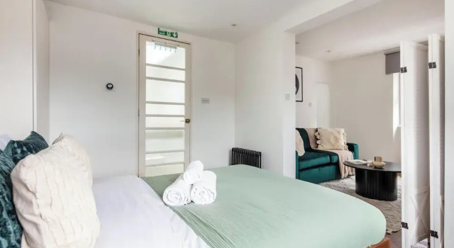 Апартаменты Chic 1BR by Goodge Street Station