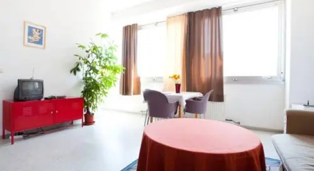 Apartment Heinrich Heine Platz, Varaa Huoneisto Kreuzberg Berliini, lähellä Kottbusser Tor underground station