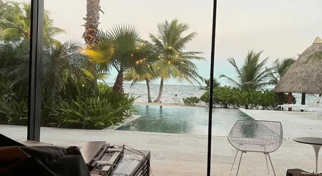 Вилла The Beach House - Upscale 5-bed Beachfront Villa w pool pier ocean views