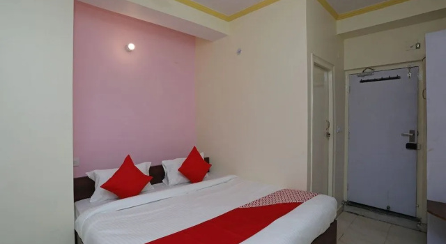 OYO 19804 Hotel Geet International