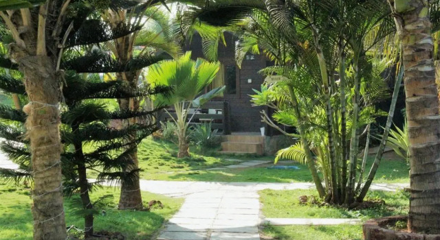 Коттедж Deluxe с балконом и с видом на сад Lotus Sutra Beachfront Resort