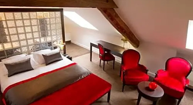 Полулюкс Logis Hotel de La Cloche