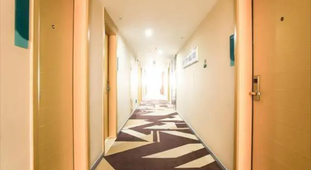 City Comfort Inn Nanning Guangxi University of Finance and Economics, Rezerwuj Hotel Hotele w Nanning z parkingiem, Parking