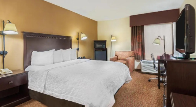 Двухместный номер Hampton Inn Charlotte University Place