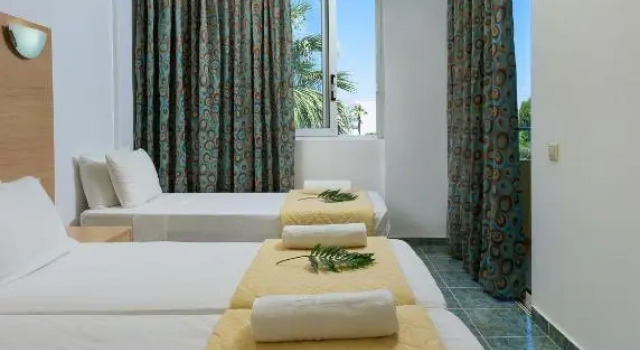 Трёхместный номер Standard Memphis Beach Hotel