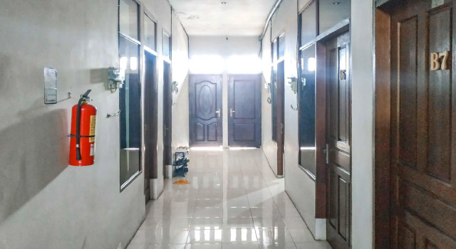 RedDoorz near Taman Flora Surabaya