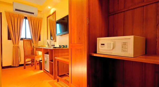 Полулюкс Royal Golden View Hotel