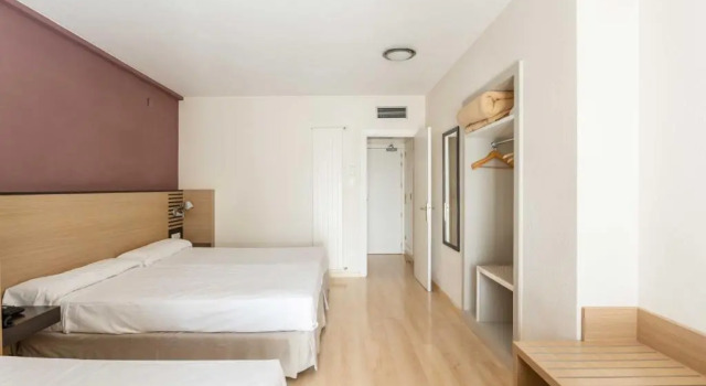 Четырёхместный номер Standard Oroel Hotel & SPA