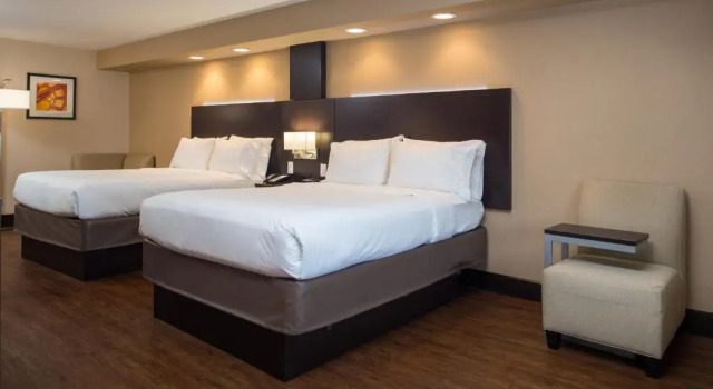 Четырёхместный номер Standard Holiday Inn Express & Suites San Antonio Medical - Six Flags by IHG
