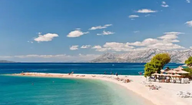 City Beach Room Medna, Забронировать Отель Макарска Biokovo Nature Park, рядом с Францисканский монастырь