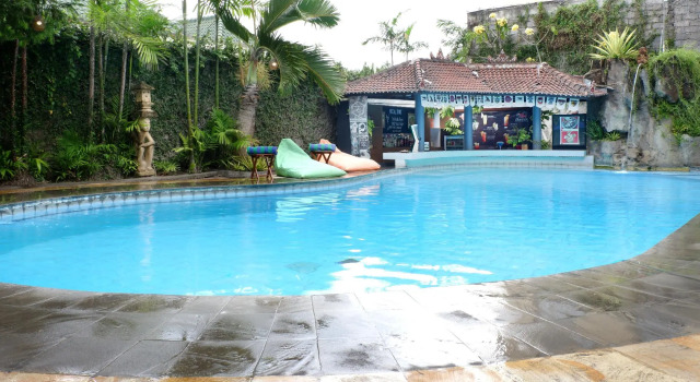 Кровать в общем номере Seminyak Paradiso Hotel