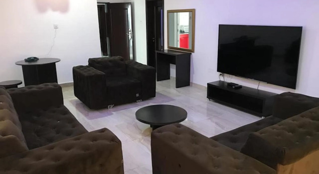 H3 Luxury Cottage, Buchen Sie Ferienhaus Hotels in Eti-Osa mit Parkplatz, Parkplätze