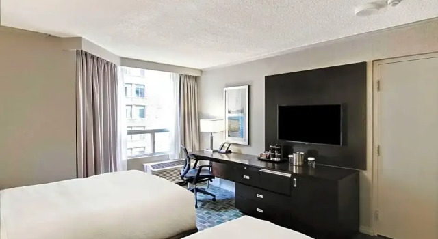 Двухместный номер Accessible with Bathtub DoubleTree by Hilton Toronto Downtown