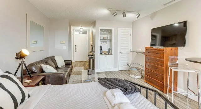 Апартаменты 8 Mi to Traverse City: Bayside Couples Retreat