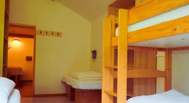 Кровать в общем номере (мужской номер) Auberge de Jeunesse HI La Clusaz