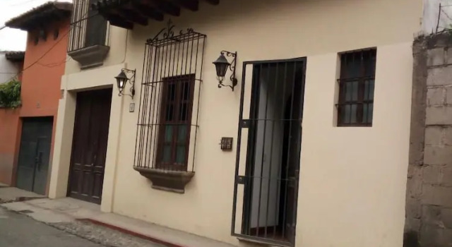 Casa Alicia Hostal Antigua Guatemala, Book Hotel Antigua Guatemala Zacatepeques