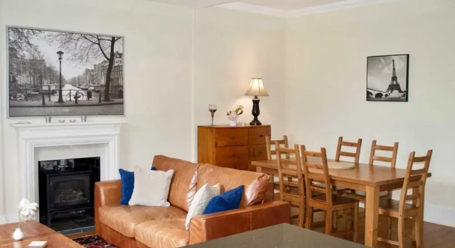 3 Bedroom Home With Garden Near Edinburgh New Town, Забронировать Дом для отпуска Новый город Эдинбург, рядом с Железнодорожный вокзал Эдинбург-Уэверли