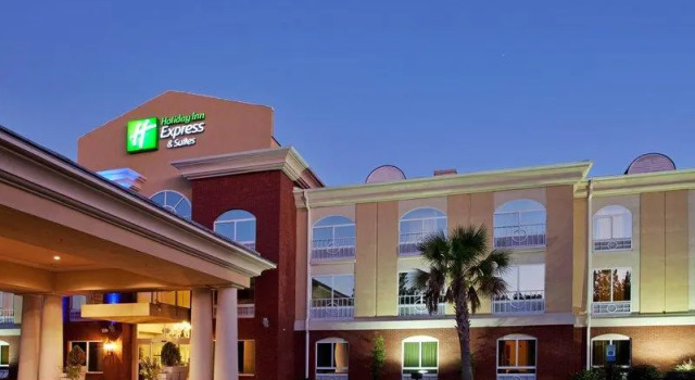 Люкс Holiday Inn Express Hotel & Suites Camden-I20 (Hwy 521) by IHG