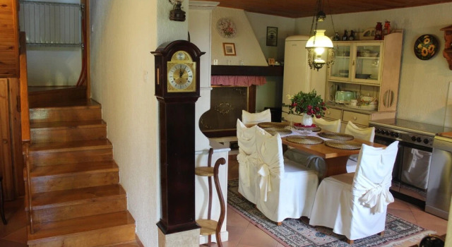 Holiday Home Mavrici - Two Bedroom Holiday Home with Pool, Rezervovat Hotel Hotely v Buzet s bazénem, Bazén