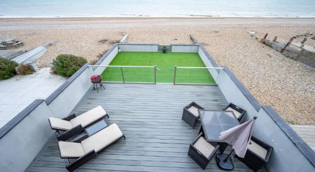 Вилла Beach View Breeze Family Holiday Home on the Shore