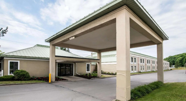 Номер Standard Clarion Inn & Suites Cortland - University Area