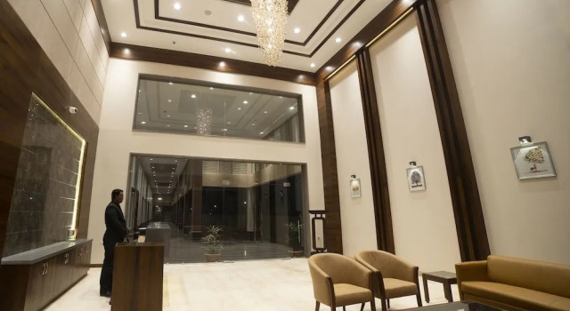 HOTEL RAJHANS ABHINANDAN, Забронировать Отель Недорогие отели штата Махараштры, недорого