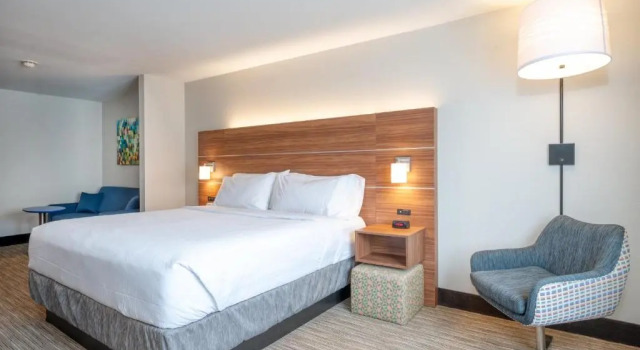 Люкс Holiday Inn Express Hotel & Suites Thornburg-S. Fredericksburg by IHG