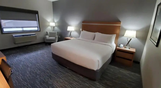 Люкс с красивым видом из окна Wingate by Wyndham Lethbridge
