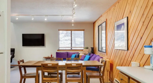 Roomy Angel Fire Home w/ Hot Tub, Sunroom & Views!, Varaa Lomakoti Angel Fire 
