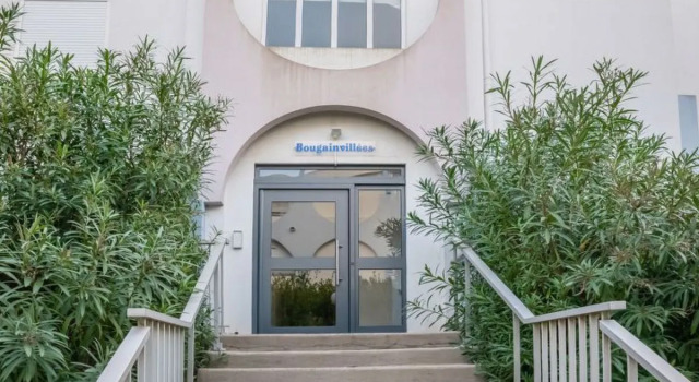 Les Floralies II, Book Hotel Hotels in Camargue with a Pool, Swimming Pool