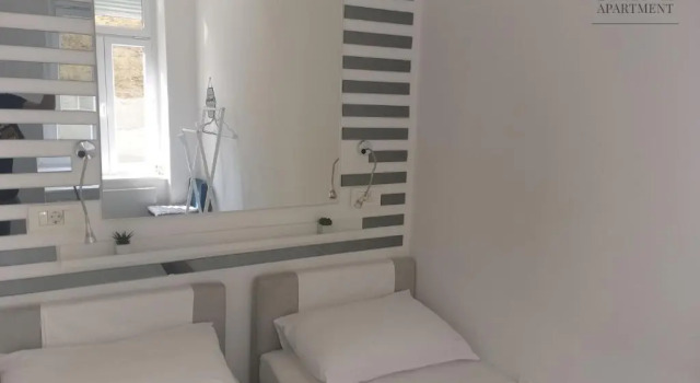 Апартаменты "Shine"Apartment-right on the Main Square 2BDR New Historic Property