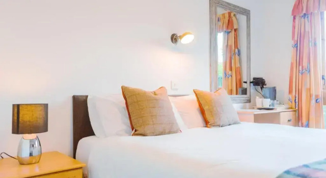 Двухместный номер Standard West End Hotel
